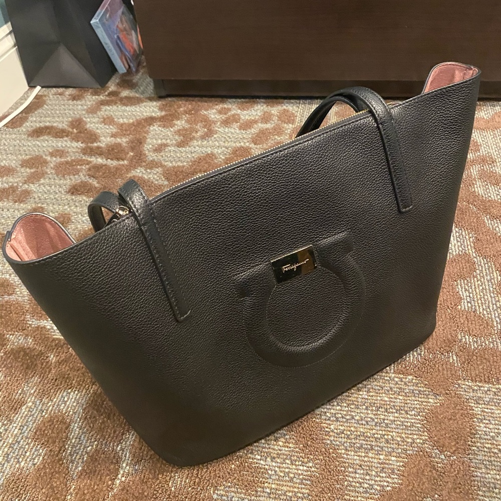 Salvatore Ferragamo Giancio medium City Tote, zip top, pretty pink suede lining